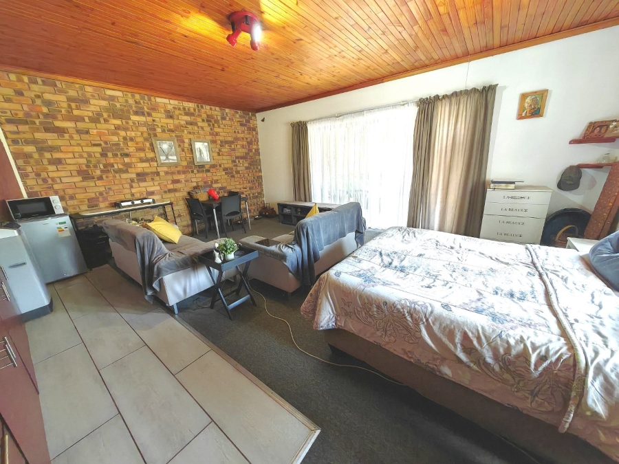 5 Bedroom Property for Sale in Pellissier Free State